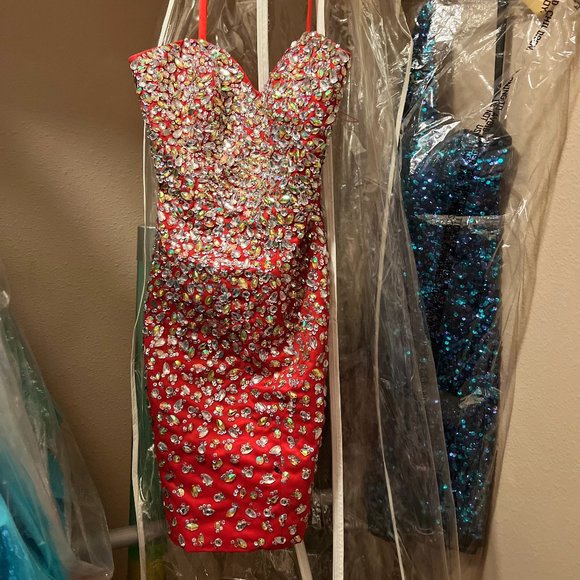 Red homecoming dress - Picture 2 of 2